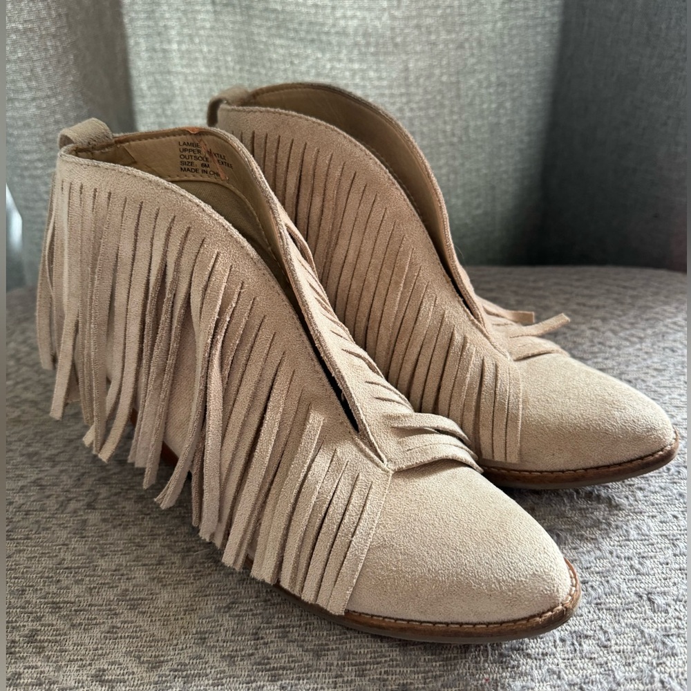 Ladies Cocunuts fringe booties
